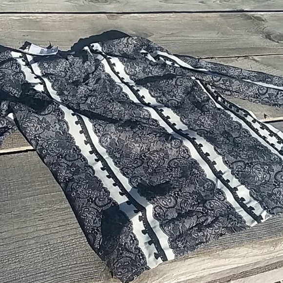 NWT J Crew Black White Pattern Blouse Size Small - Picture 4 of 5